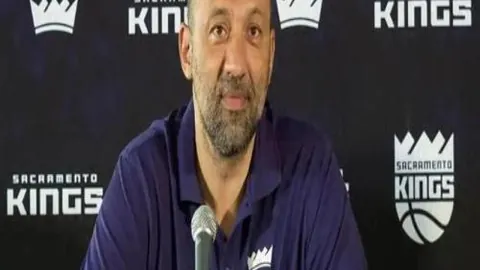 “王昶、梁伟铿宣布解散粉丝群！昔日热议呼吁：请保持理智——中国青年报报道”